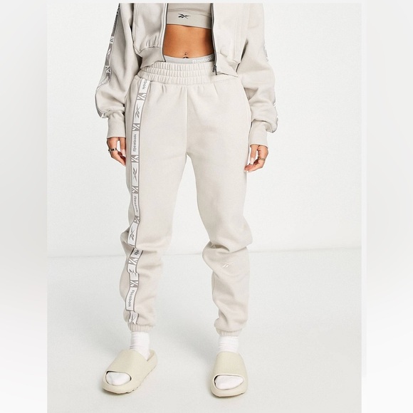 Reebok sweatpants and hoodie in oatmeal - Picture 5 of 15